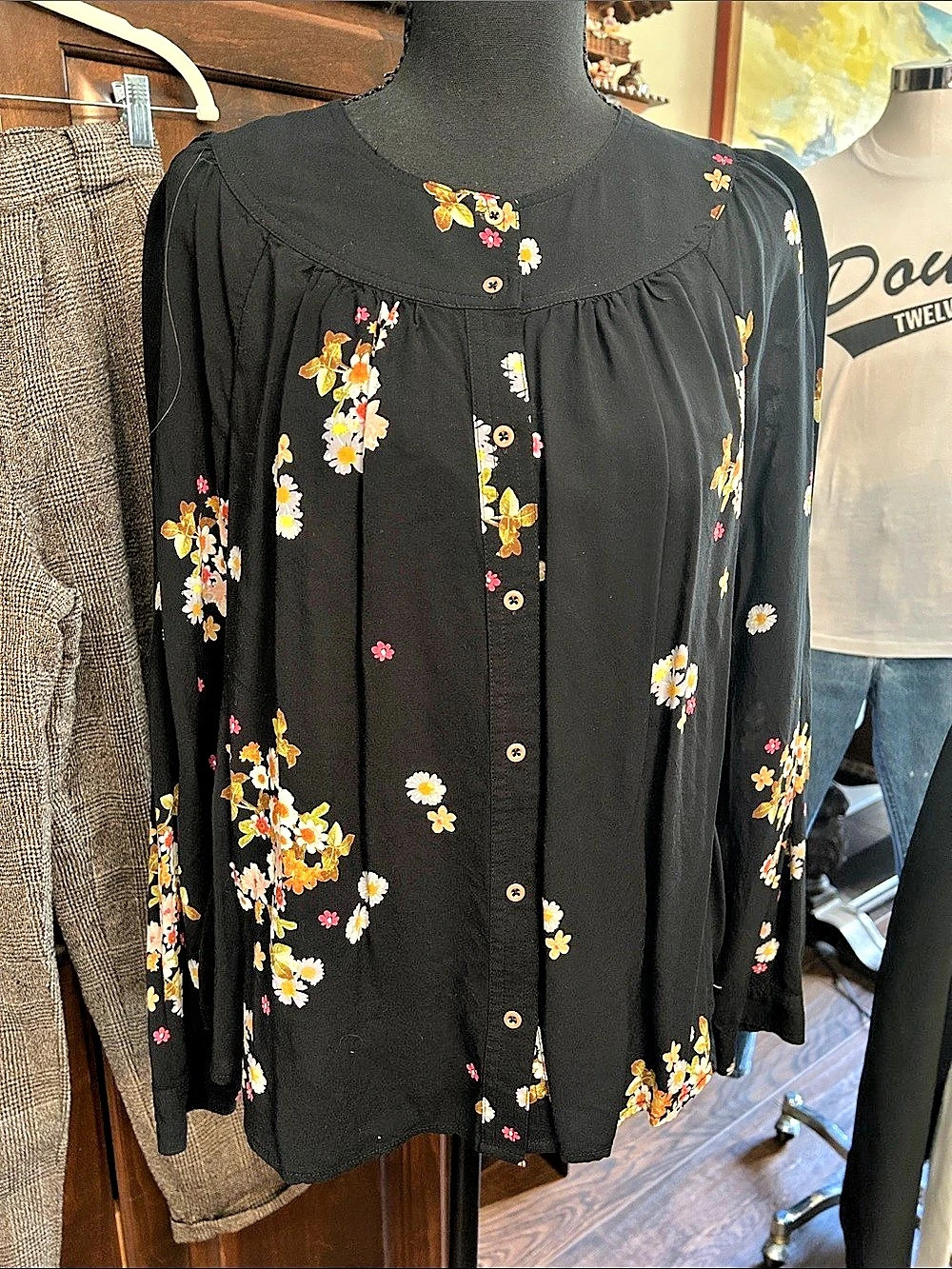 Maeve Sz M Floral Black Button Front Swing Blouse